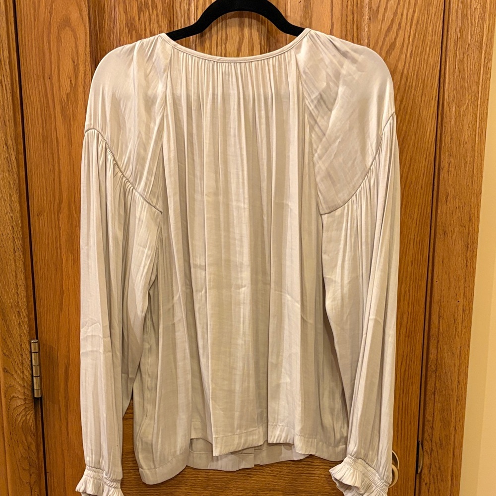GAP Women's Elegant Cream Button-Down Blouse - Picture 5 of 7